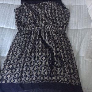 Dress it up or down! 🌺 always classy.